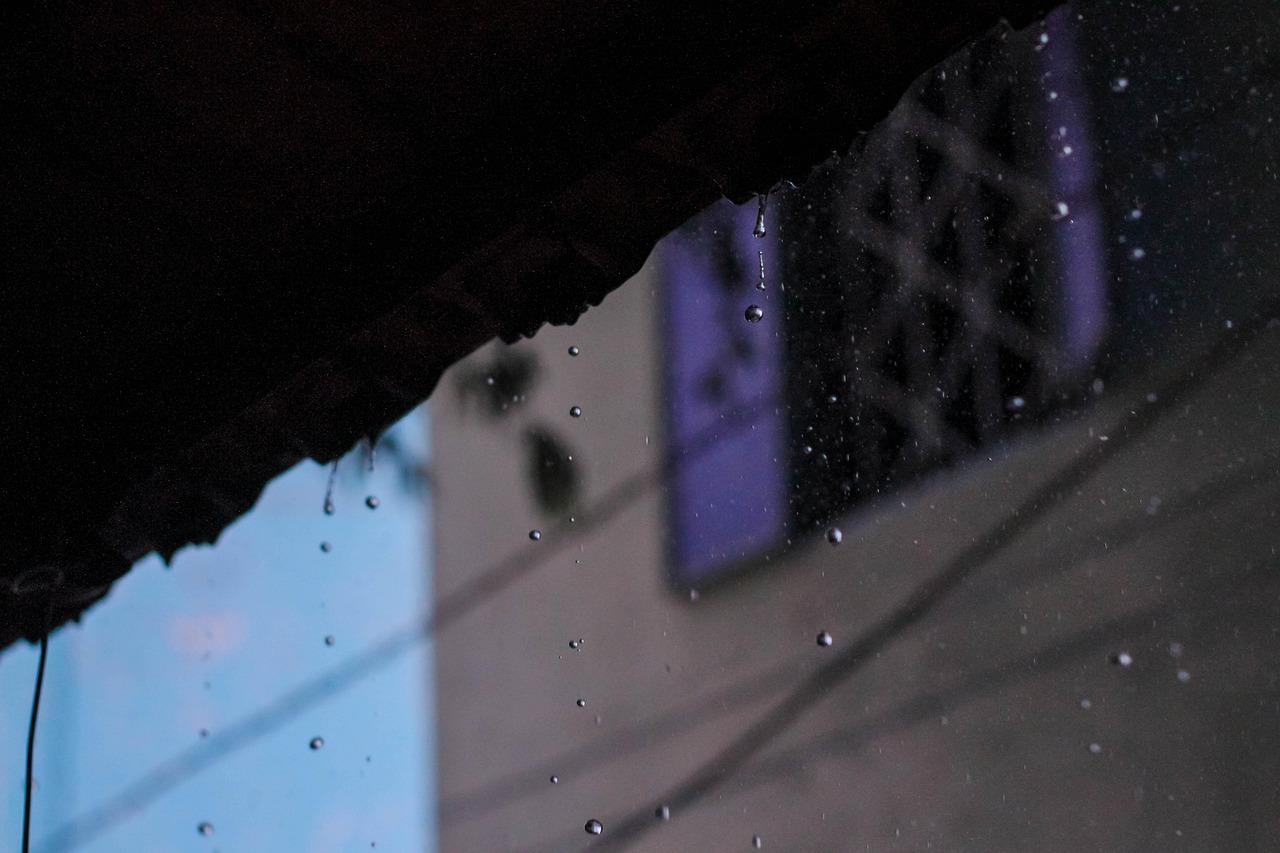 Deciding whether to repair or replace a window in Grand Rapids